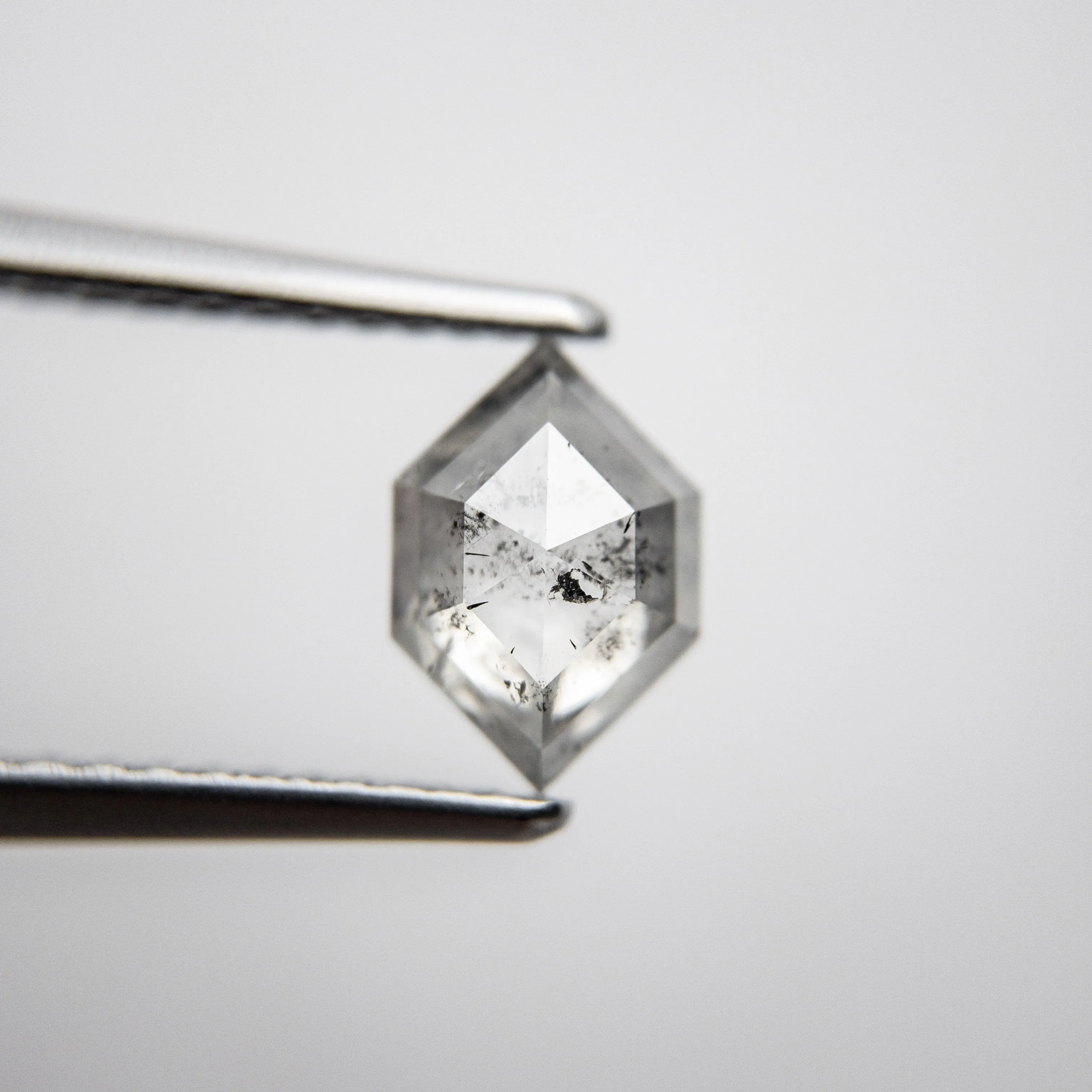 1.04ct 8.03x5.49x3.07mm Hexagon Rosecut 18131-08 hold D885