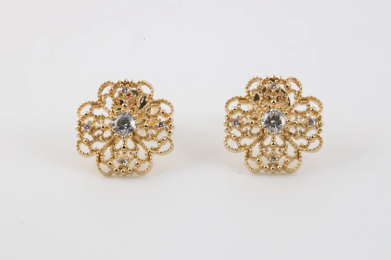 14k Yellow Gold 0.26tcw Diamond Flower Stud Earrings (2.51g.)