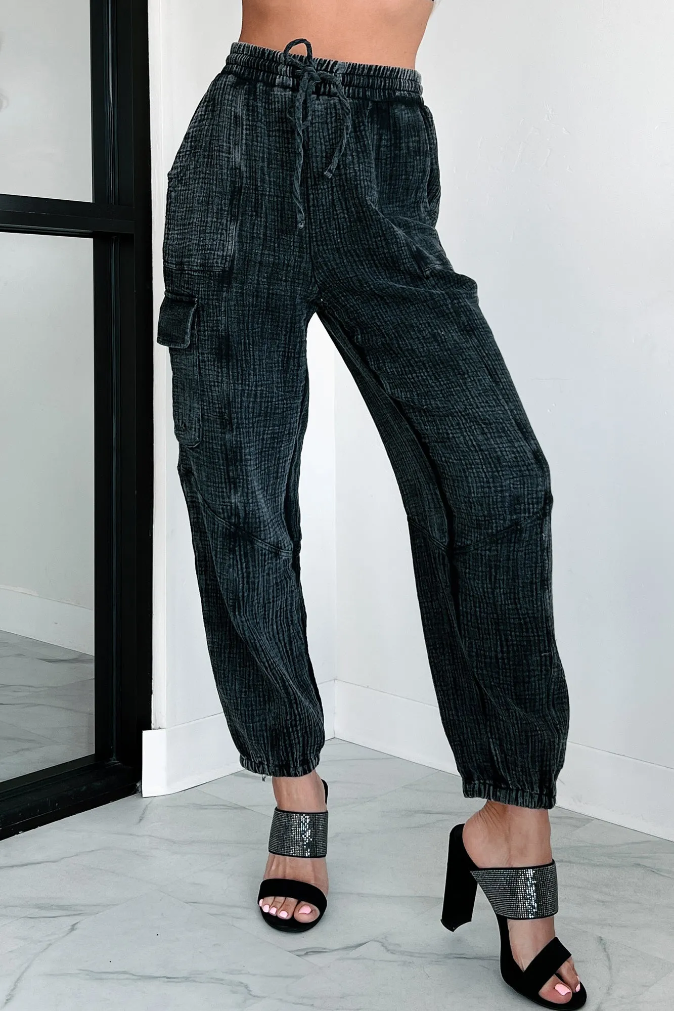 Comfy Culture Crinkle Gauze Cargo Pants (Black)
