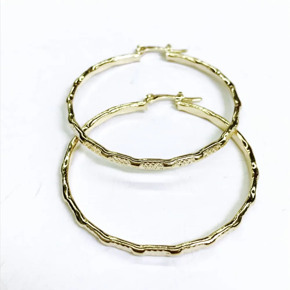 Indent in/out 18kts of gold plated earrings hoops