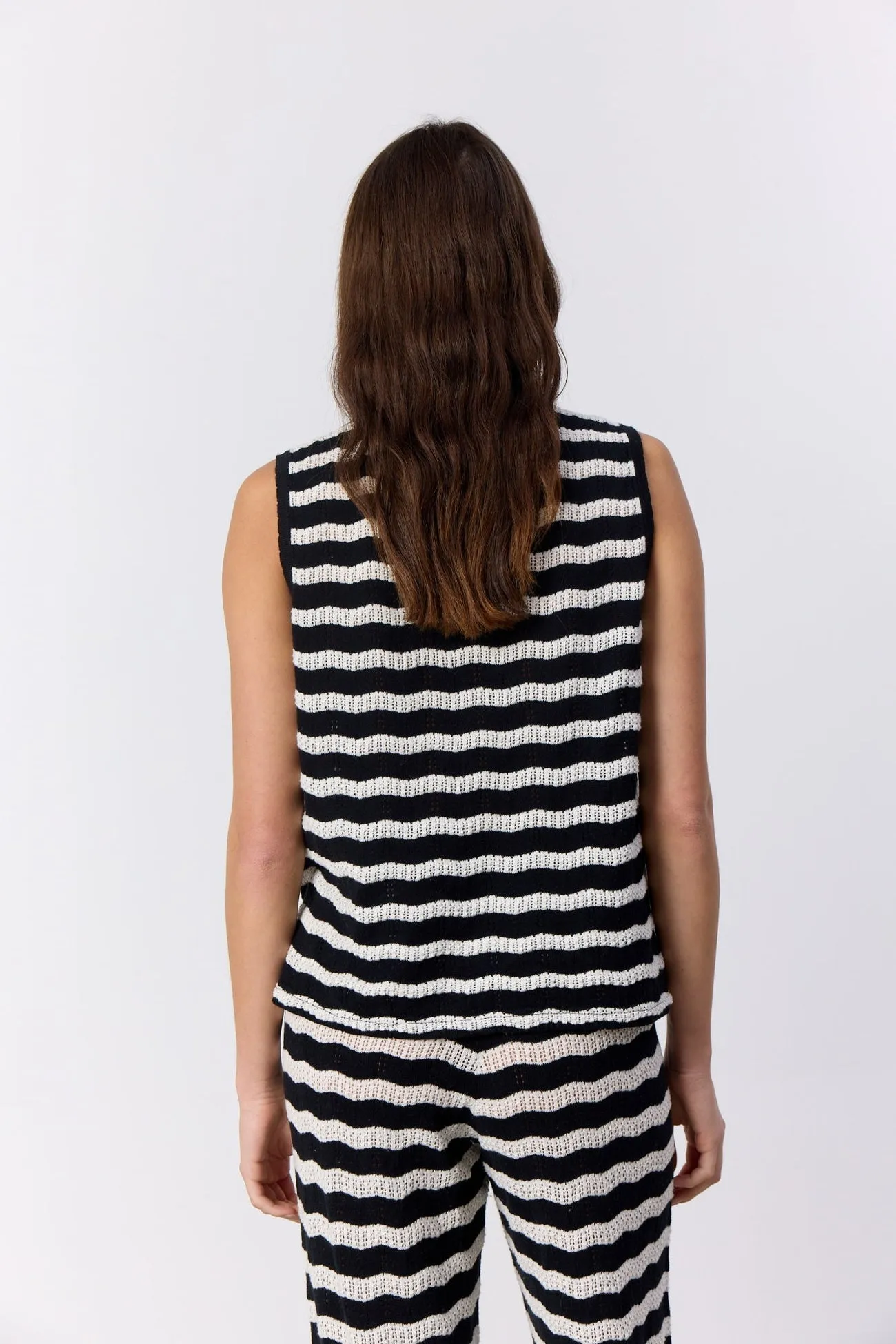 LR-Harlow2  - Vest Top Black/White