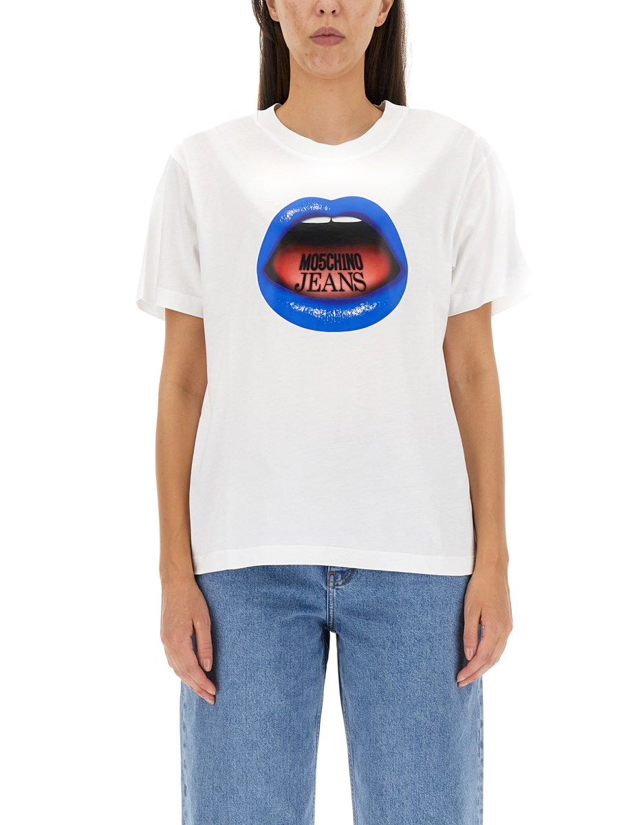 MOSCHINO JEANS      T-SHIRT IN JERSEY DI COTONE CON STAMPA MOUTH PRINT