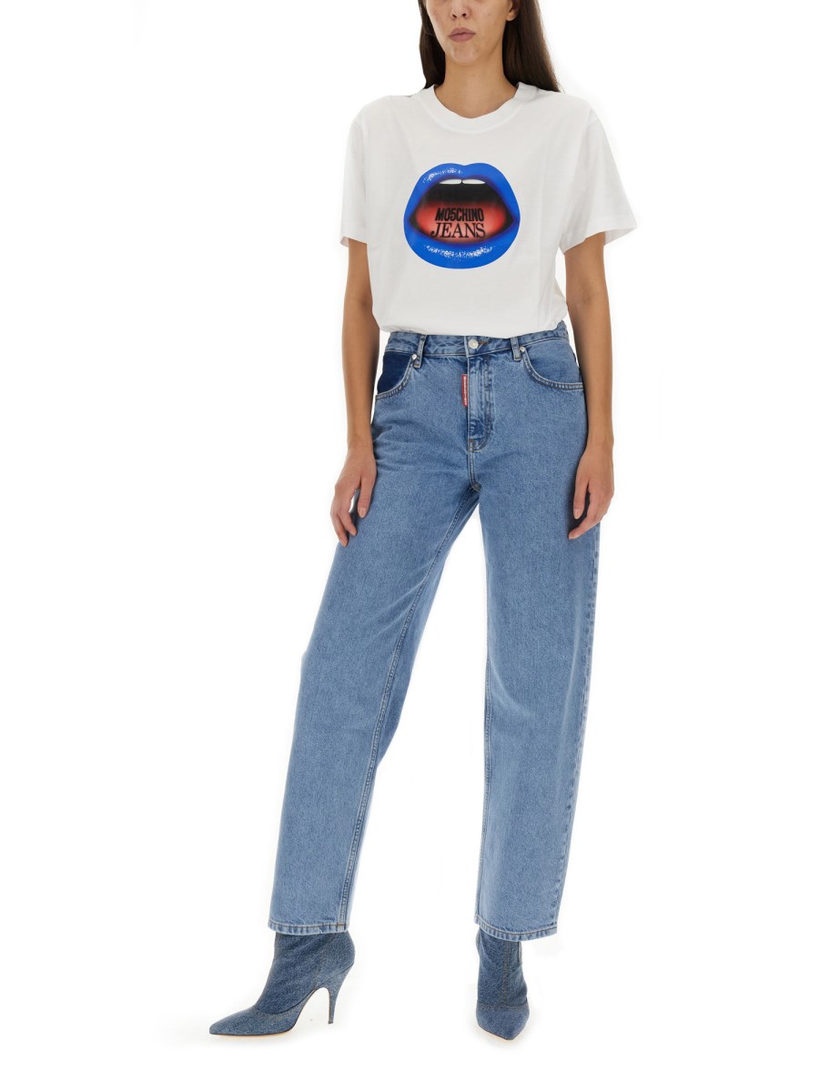 MOSCHINO JEANS      T-SHIRT IN JERSEY DI COTONE CON STAMPA MOUTH PRINT