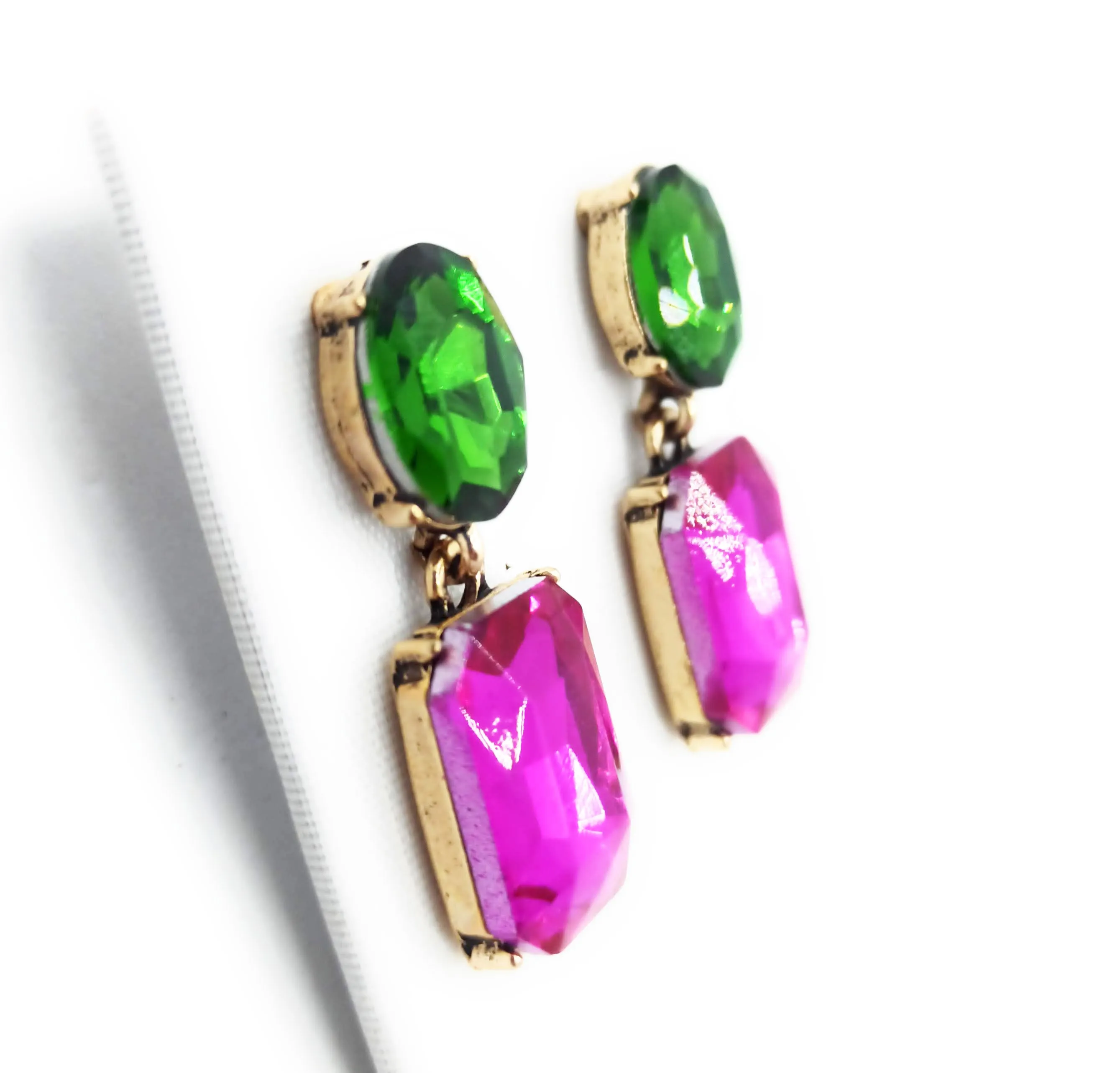 Pendientes Cristales Facetados Brillantes · Verde Bosque Fucsia