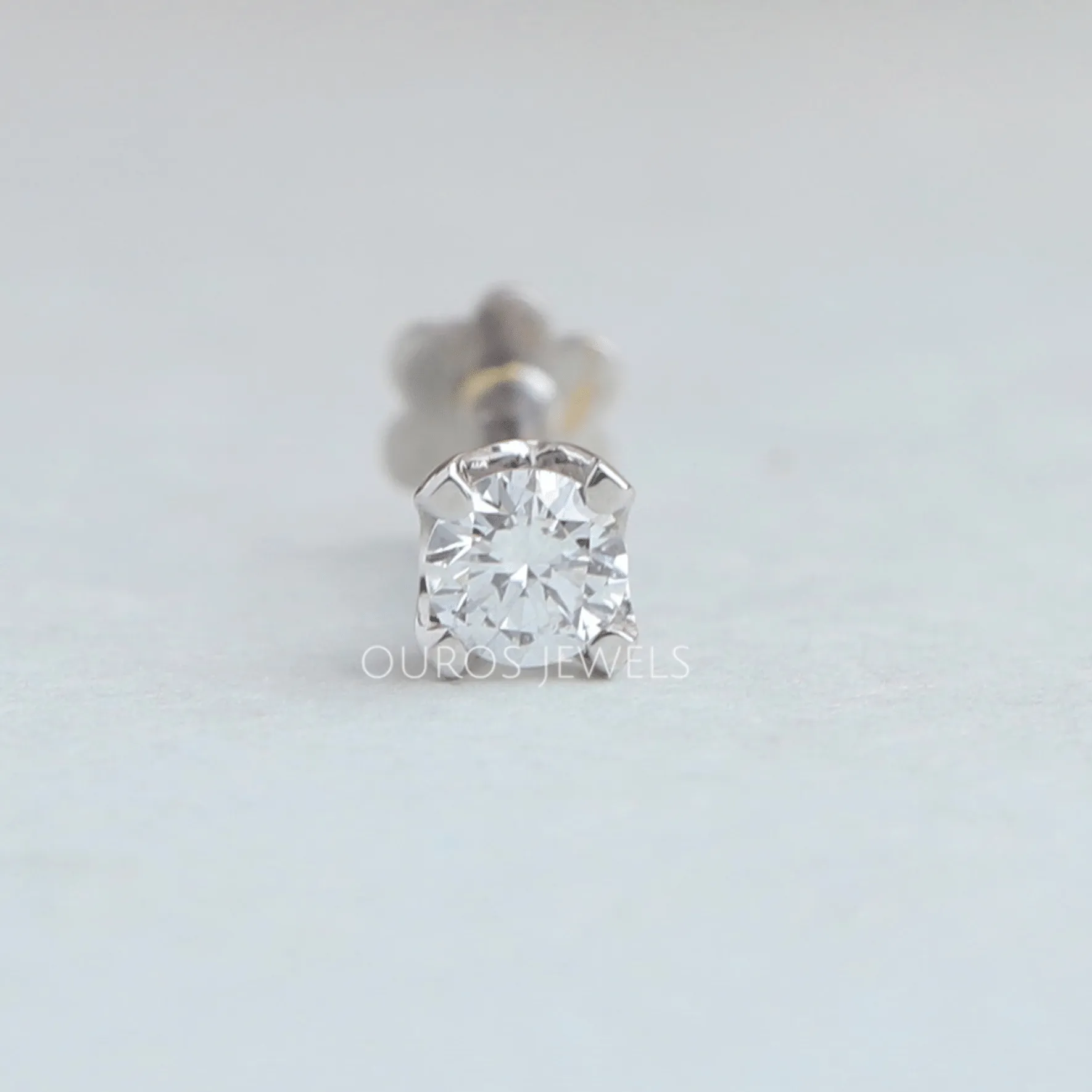 Round Cut Diamond Nose Pin