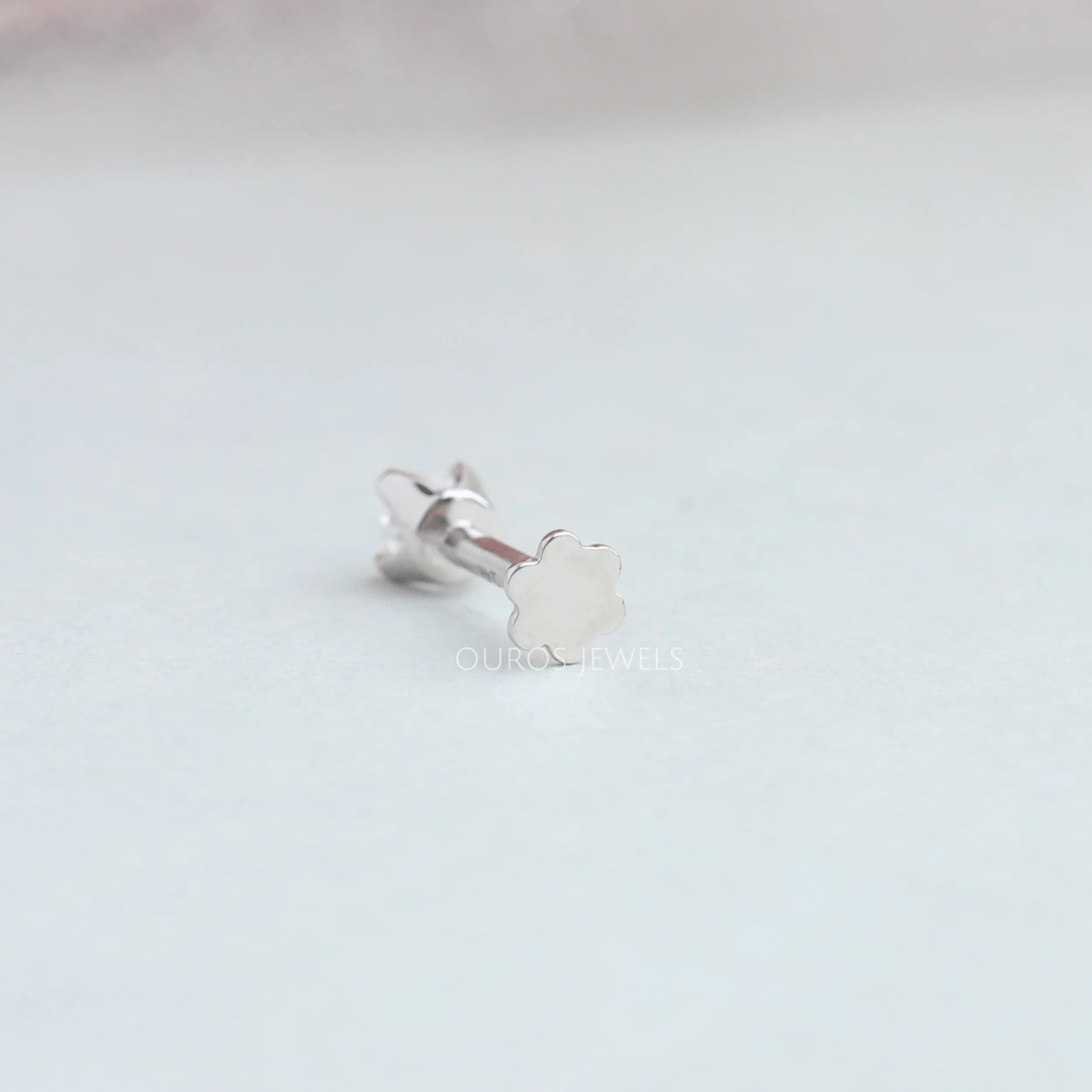 Round Cut Diamond Nose Pin