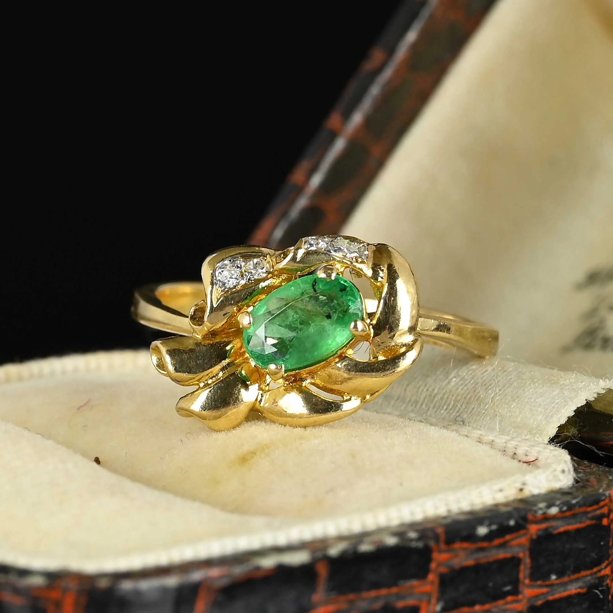 Vintage 14K Gold Bow Diamond Emerald Ring