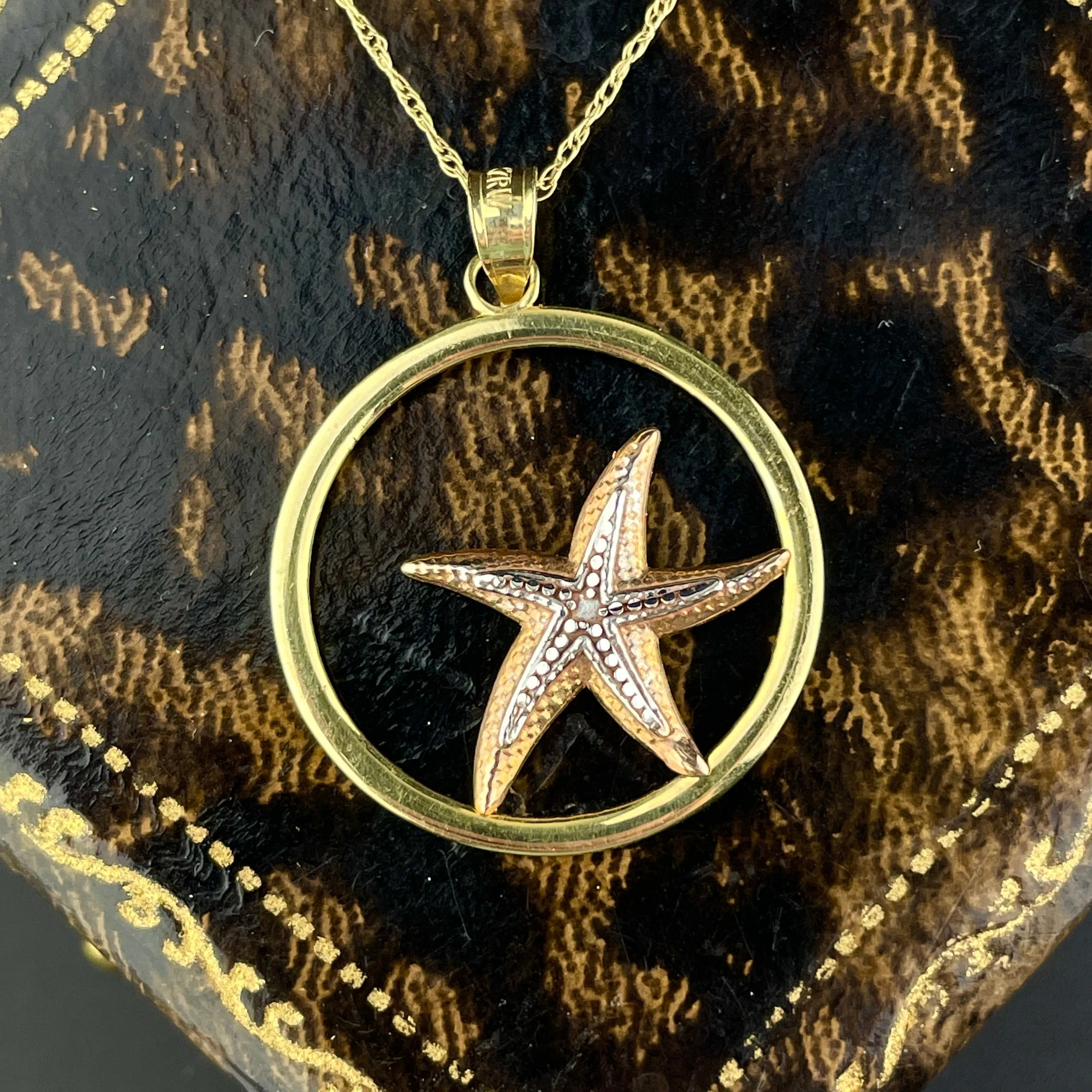 Vintage 14K Gold Starfish Charm Pendant Necklace