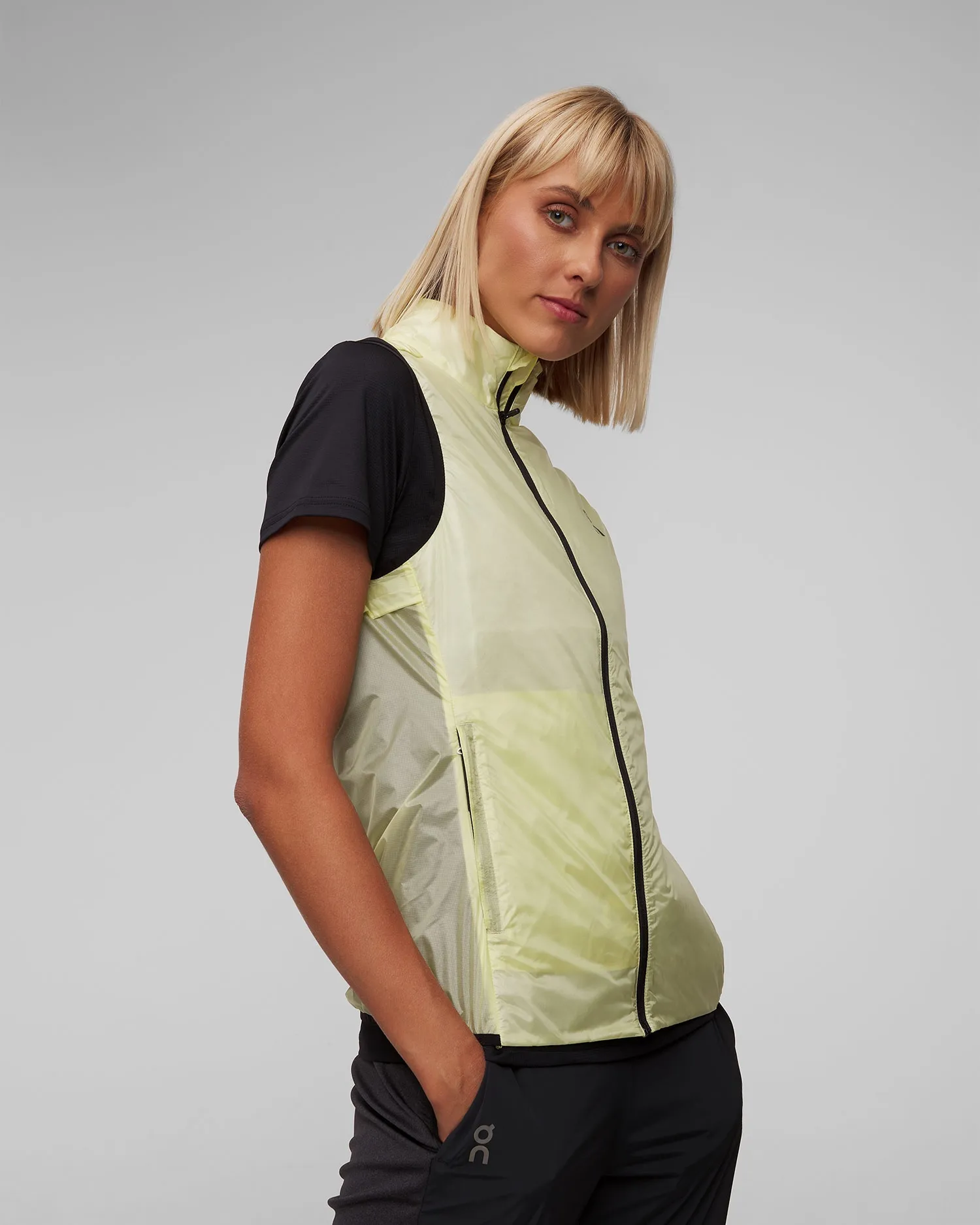 Women's Vest On Running Weather Vest 1WD10571258-hay